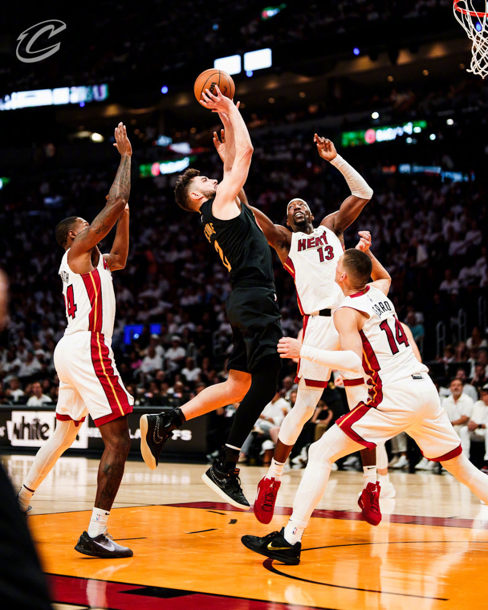 今晚迈阿密热火备战NBA常规赛,豪取连胜细节曝光,赛场秩序良好,训练强度明显提升的简单介绍 今晚迈阿密热火备战NBA常规赛,豪取连胜细节曝光,赛场秩序良好,训练强度明显提升的简单介绍