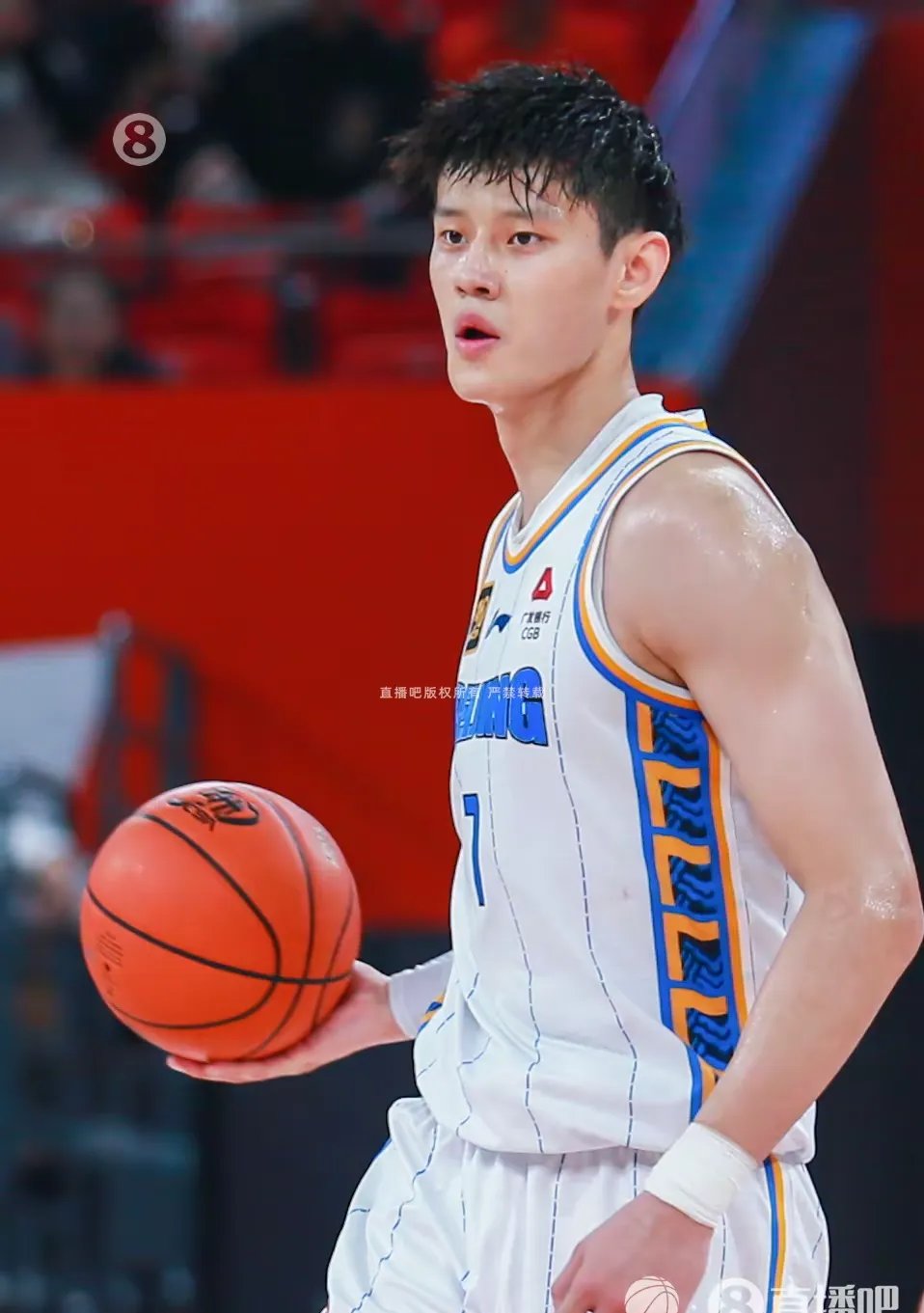 包含清晨突围战来临，浙江队围绕NBA常规赛主帅复盘，压力陡增，轮换策略成焦点的词条